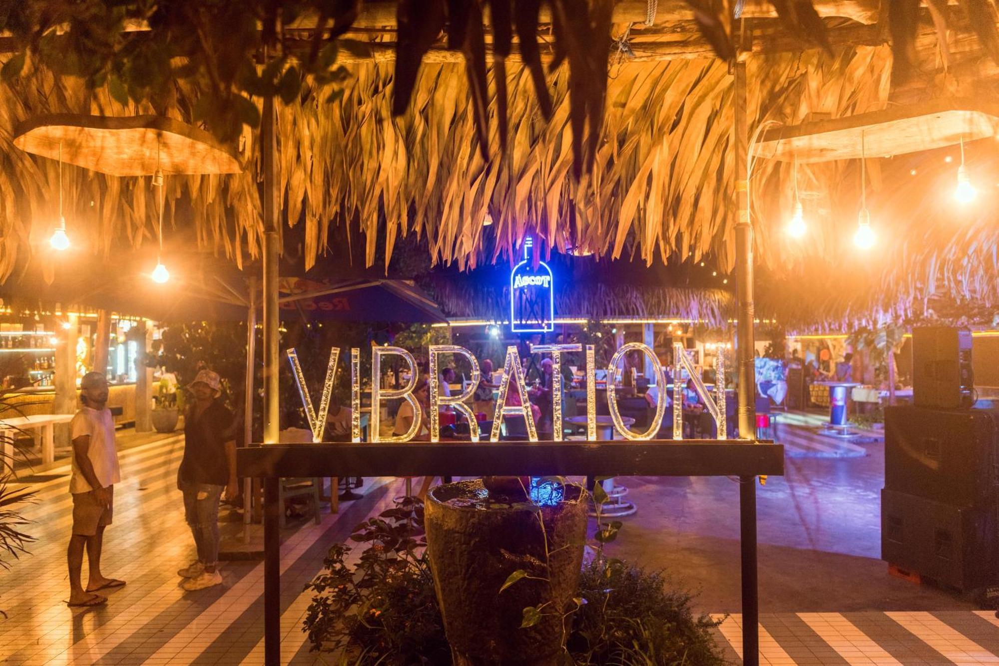Hotel Vibration Хиккадува Экстерьер фото